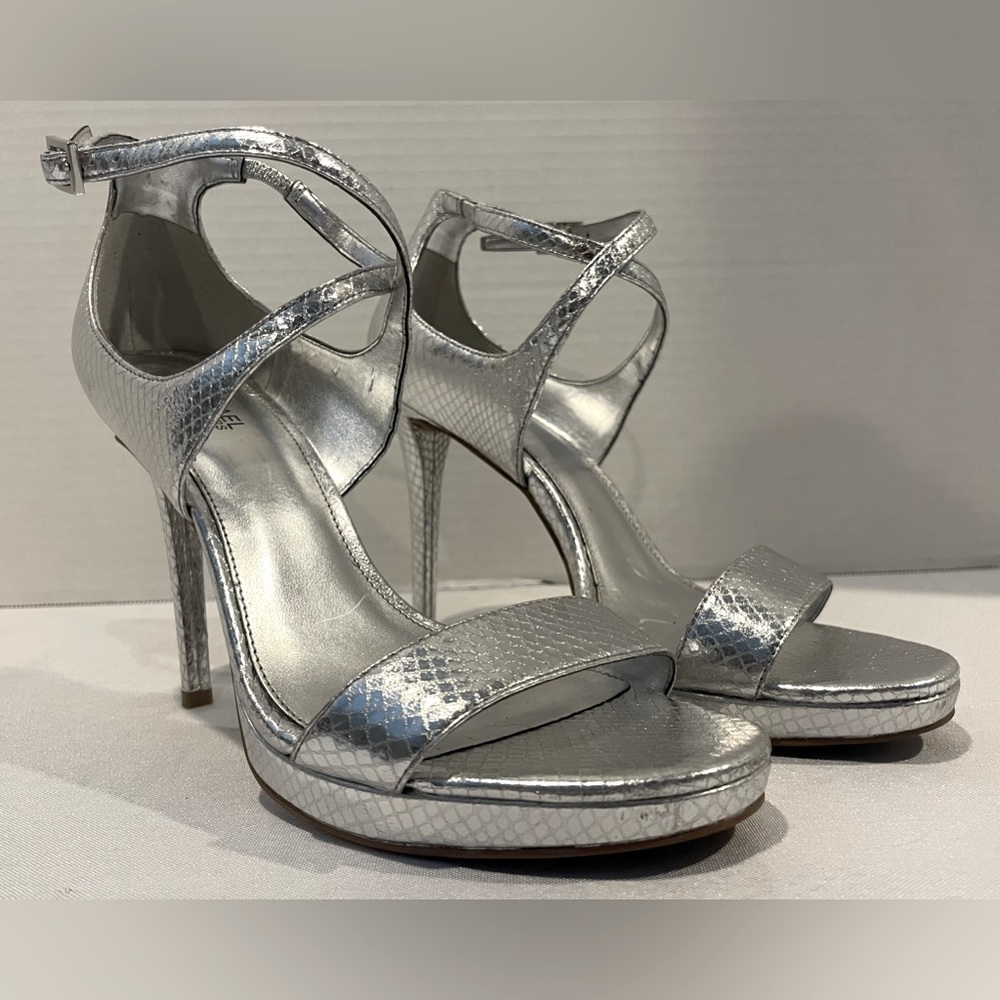 MICHAEL KORS Metallic Silver Snake Embossed Buckle Strap Stiletto Heel Size 7.5
